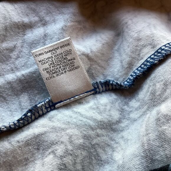 NWOT. Christopher & Banks Brand Women’s L/S Tee in Blues Print Size Large - Picture 9 of 10